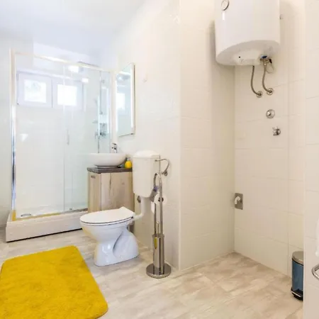 Spacious Two Sis In With Terrace