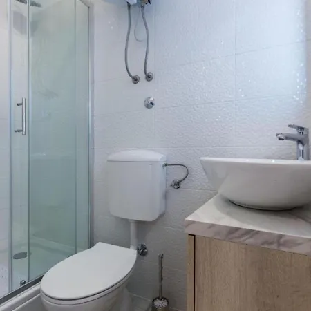 Spacious Two Sis In With Terrace