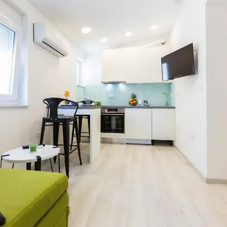 Spacious Two Sis In With Terrace Apartment Zadar