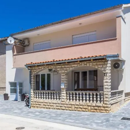 Spacious Two Sis In With Terrace Apartment *